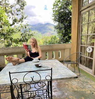 Laura Aikman feet photo 1