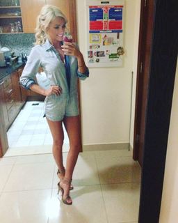 Laura Anderson feet photo 10