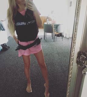 Laura Anderson feet photo 8