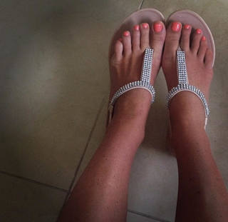 Laura Anderson feet photo 13