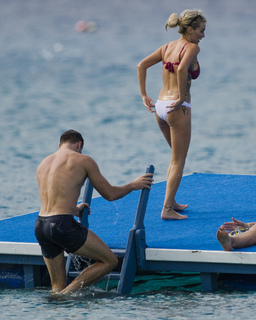 Laura Anderson feet photo 13