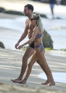 Laura Anderson feet photo 3