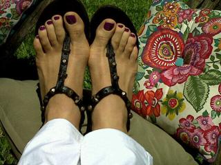 Laura Azcurra feet photo 8