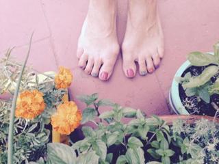 Laura Azcurra feet photo 11