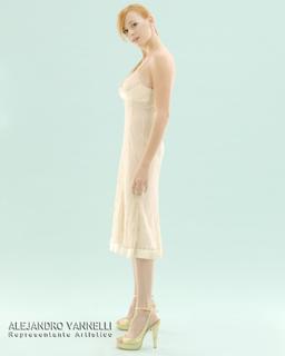 Laura Azcurra feet photo 3