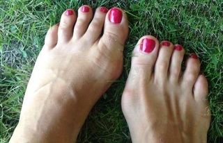 Laura Azcurra feet photo 17
