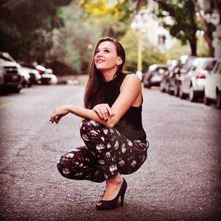 Laura Azcurra feet photo 12