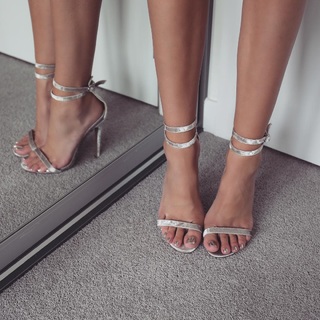 Laura Badura feet photo 15