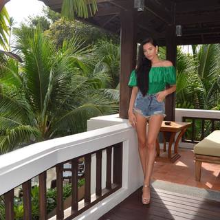 Laura Badura feet photo 2