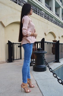 Laura Badura feet photo 3
