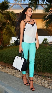 Laura Badura feet photo 10