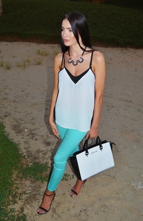 Laura Badura feet photo 3