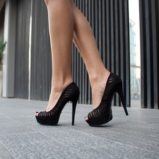 Laura Badura feet photo 12