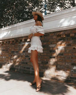 Laura Badura feet photo 8