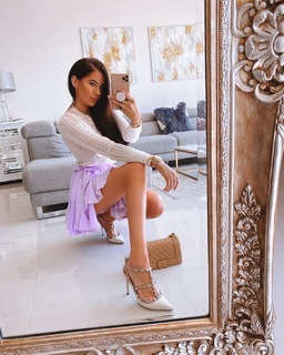 Laura Badura feet photo 11