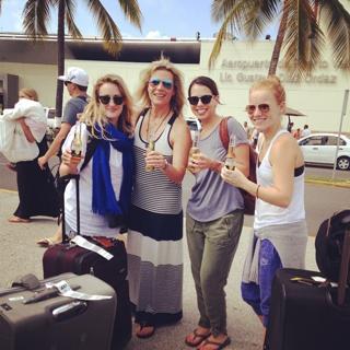 Laura Bailey feet photo thumbnail