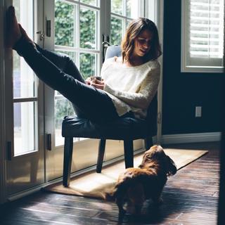 Laura Bailey feet photo thumbnail