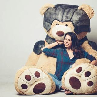 Laura Bailey feet photo thumbnail