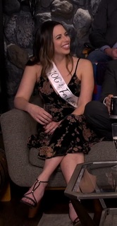 Laura Bailey feet photo thumbnail