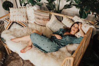 Laura Bailey feet photo thumbnail