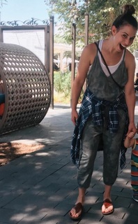 Laura Bailey feet photo thumbnail