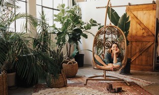 Laura Bailey feet photo thumbnail