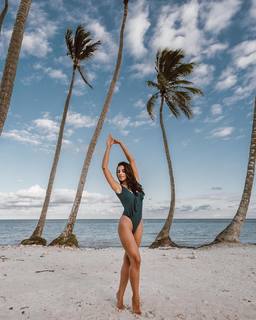 Laura Barjum feet photo 4