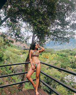 Laura Barjum feet photo 1