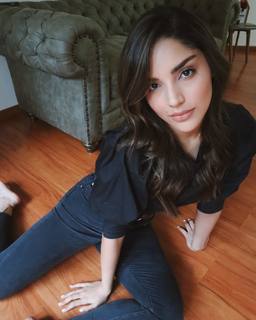 Laura Barjum feet photo 4