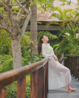 Laura Barjum feet photo 6