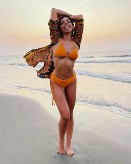 Laura Barjum feet photo 14