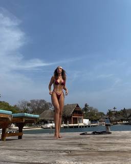 Laura Barjum feet photo 14