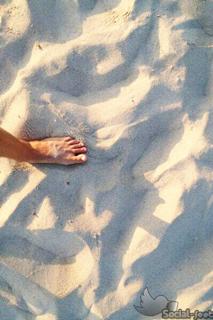 Laura Barriales feet photo thumbnail