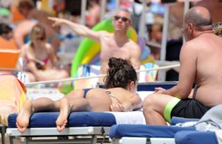 Laura Barriales feet photo thumbnail