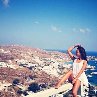 Laura Barriales feet photo thumbnail