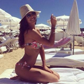 Laura Barriales feet photo thumbnail