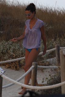 Laura Barriales feet photo thumbnail