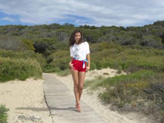 Laura Barriales feet photo thumbnail