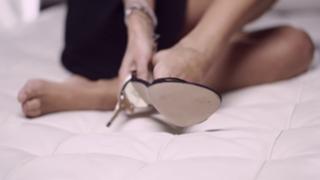 Laura Barriales feet photo thumbnail