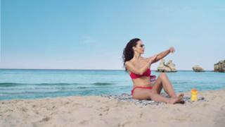 Laura Barriales feet photo thumbnail