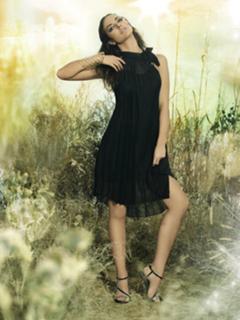 Laura Barriales feet photo thumbnail