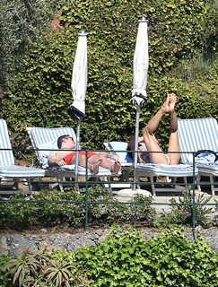 Laura Barriales feet photo thumbnail
