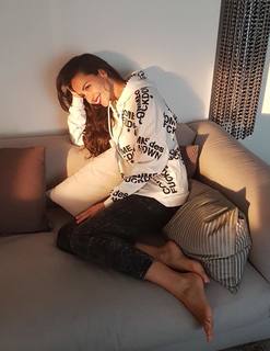 Laura Barriales feet photo thumbnail