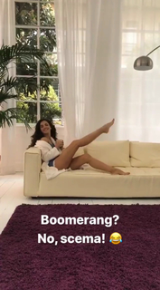 Laura Barriales feet photo thumbnail