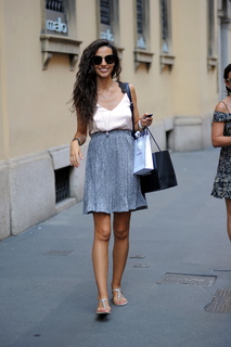 Laura Barriales feet photo thumbnail