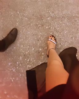 Laura Barriales feet photo thumbnail