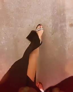 Laura Barriales feet photo thumbnail