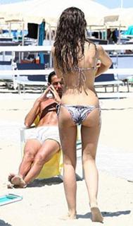 Laura Barriales feet photo thumbnail
