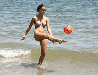 Laura Barriales feet photo thumbnail