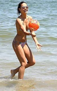 Laura Barriales feet photo thumbnail